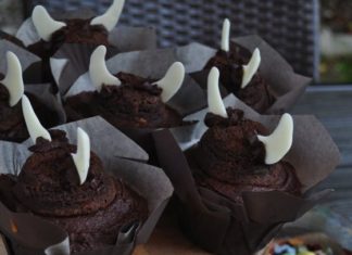 Birthday Inspiration: Love these Viking hat cupcakes for a How To Train Your Dragon #kidsbirthdayparty…