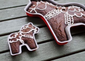 Birthday Inspiration: Swedish Horse Cake By Ikea Project Dala cakepins.com