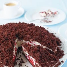 Birthday Inspiration: Was gibt es Schöneres als Schoko-Kuchen mit viel Erdbeersahne? Nichts!