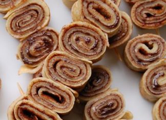 Birthday Inspiration: Witzige Idee zum Kindergeburtstag: Crepes mit Nutella am Spieß.