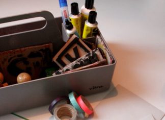 Birthday Inspiration: philuko's DIY Einladungen: Schwarzweißfoto auf buntem Karton und mit Farbe …