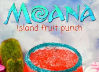Birthday Party : Bright, fruity, & festive! This Moana inspired Hawaiian Punch Recipe is the perf…