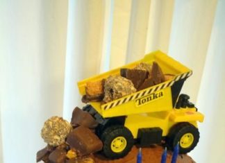 Birthday Party : Construction truck cake idea – cute!