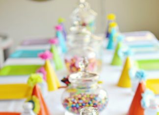 Birthday Party Inspiration : Perfect for a girl or a boy, a rainbow party is easy to plan and sure to be a hi…