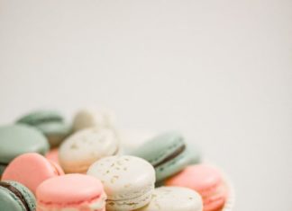 Birthday Party Inspiration : Winter Wonderland macaroons.