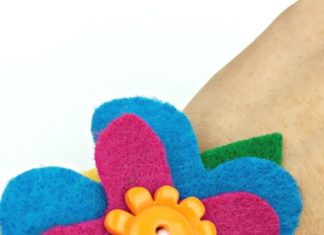 Birthday Party : No Trolls Dress Up would be complete without a Hug Time Bracelet! Simple to make…