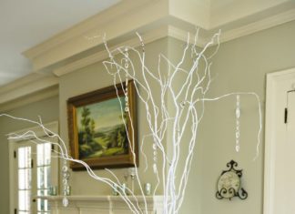 Birthday Party Inspiration : A Stunning Frozen-Themed Birthday Party Even Elsa Would Approve