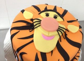 Birthday Party Inspiration : Make It a Magical Day With 25 Wow-Worthy Disney Cakes