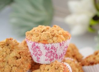 Birthday Cake : Super easy APPLE CRUMBLE MUFFINS… a soft apple muffin base topped with a crunc…