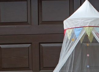 Birthday Decoration : Cool idea for big top illusion