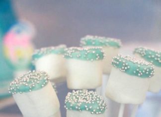 Birthday Decoration : Disney's Frozen themed birthday party via Kara's Party Ideas! full of de…