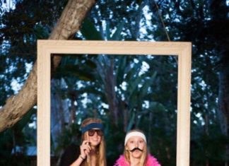 Birthday Decoration : Hang a giant picture frame from a high tree and make a fun photo booth.