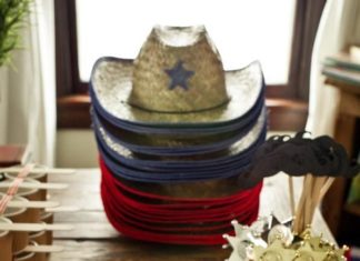 Birthday Decoration : Hats, badges, mustaches & bandanas for dress up