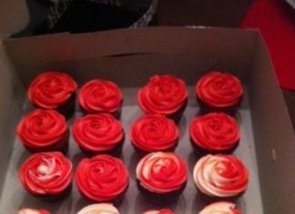 Birthday Decoration : painting the roses red… These would be so cute with the corners of playing car…