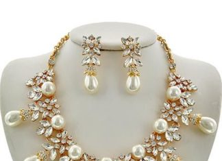 Birthday Gifts Ideas : Pearl and Crystal Necklace & Earrings Set