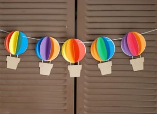 Birthday Gifts Inspiration : 3D Hot Air Balloon bannière Up Up et Away Rainbow par postscripts
