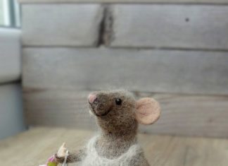 Birthday Gifts Inspiration : Cette mignonne petite souris a été fait de laine mérinos à l’aide de techn…