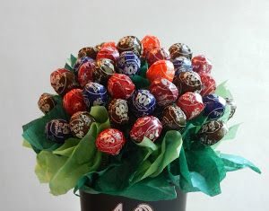 Birthday Gifts Inspiration : Tootsie Pop bouquet for a 40th birthday gift. Step by step tutorial on how to pu…