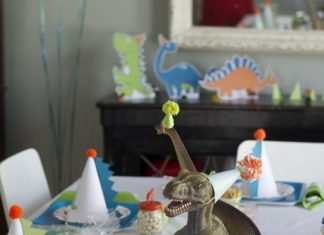 Birthday Party : Adorable dinosaur party: mini party hats on dinosaurs, spikes on party hats, din…
