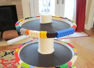 Birthday Party : DIY idea for a lego cake stand
