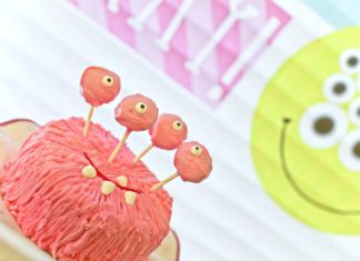 Birthday Party Inspiration : Anna's mother-in-law made the cake, and it was the birthday girl's favor…