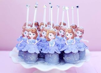 Birthday Party Inspiration : Any Sofia the First lover would swoon over these cake pops from Icing Cupcake.