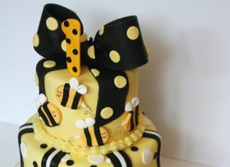 Birthday Party Inspiration : Bumble Bee First Birthday Cake