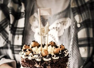 Birthday Party Inspiration : Cookie dough cake. WOW.