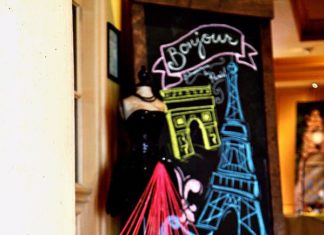 Birthday Party Inspiration : French Poodle Balloons on a walk ;)