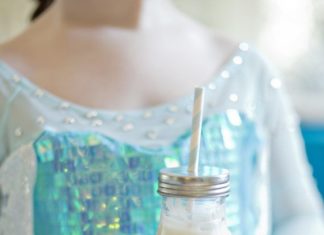 Birthday Party Inspiration : Frozen inspired beverages.