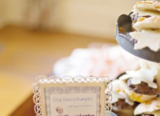 Birthday Party Inspiration : Frozen inspired desserts.