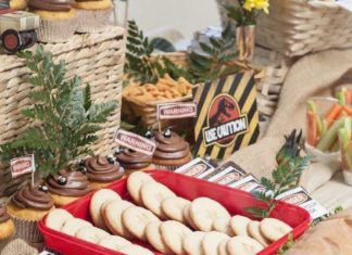 Birthday Party Inspiration : Jurassic Park food table.