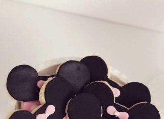 Birthday Party Inspiration : Pink Minnie Mouse Birthday Party cookies