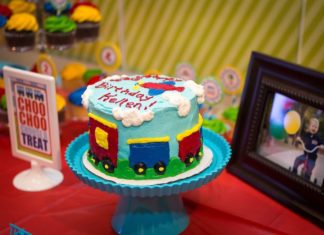 Birthday Party Inspiration : The little train cake is the perfect for diggin' in.