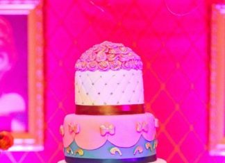 Birthday Party Inspiration : Throw a Magical Frozen Coronation Themed Party For Your Princess