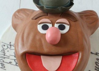 Birthday Party Inspiration : We're going waka waka over the cake replica of our favorite bear.