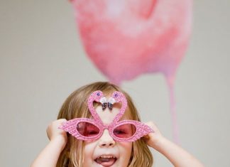 Birthday Party Inspiration : What a beautiful setup! The background wallpaper for the pictures was provided b…
