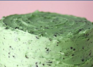 Birthday Party : This Mint Chocolate Chip Cake is my most popular birthday cake! The frosting tas…
