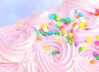 Birthday Cake : White Almond Sour Cream Cake (Scratch)