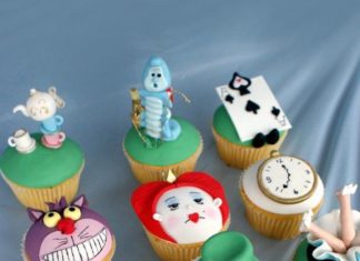 Birthday Party Inspiration : Alice in Wonderland Cupcakes!