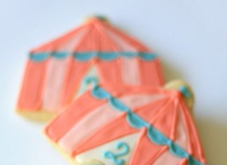 Birthday Party Inspiration : Circus tent cookies