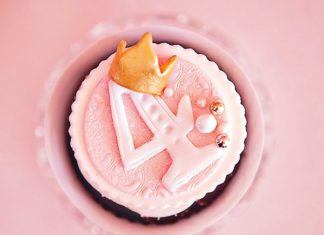 Birthday Party Inspiration : Darling “Pretty In Pink” #Princess #Cupcakes www.blog.hwtm.com