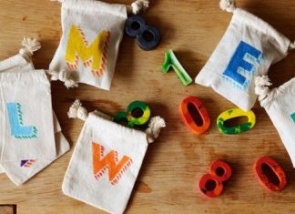 Birthday Party Inspiration : Homemade crayon and muslin bag party favors
