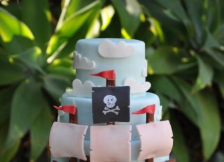 Birthday Party Inspiration : Pirates & Mermaids cake