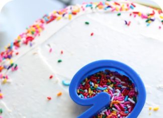 Birthday Party Inspiration : Use a cookie cutter and sprinkles to decorate any cake.