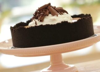 Birthday Cake : How to Make a Chocolate Mousse Cake