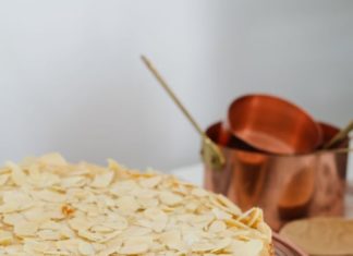 Birthday Cake : A deliciously zesty FLOURLESS LEMON CAKE made with almond meal and ricotta… in…