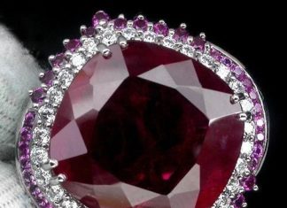 Birthday Gifts Ideas : A Perfect Natural Vintage Style 31.45CT Cushion Cut Blood Red Ruby Ring