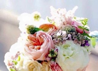 Happy Birthday Wiches : Floral arrangement in painted blue Mason jar. Happy birthday greetings.