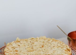 Birthday Cake : A deliciously zesty FLOURLESS LEMON CAKE made with almond meal and ricotta… in…